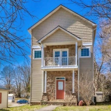 Skinny Big House In Jefferson City Екстериор снимка