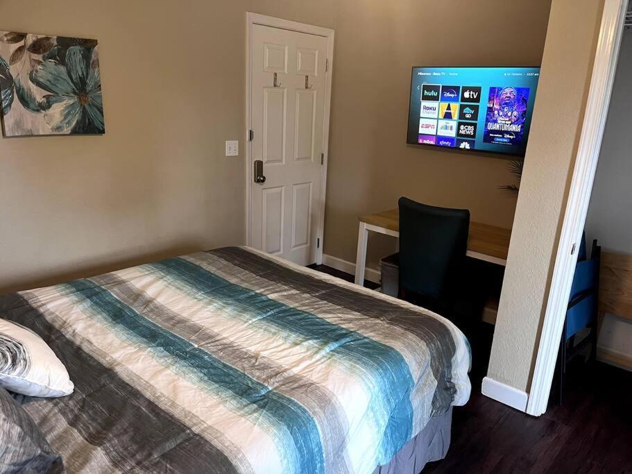Skinny Big House In Jefferson City Екстериор снимка