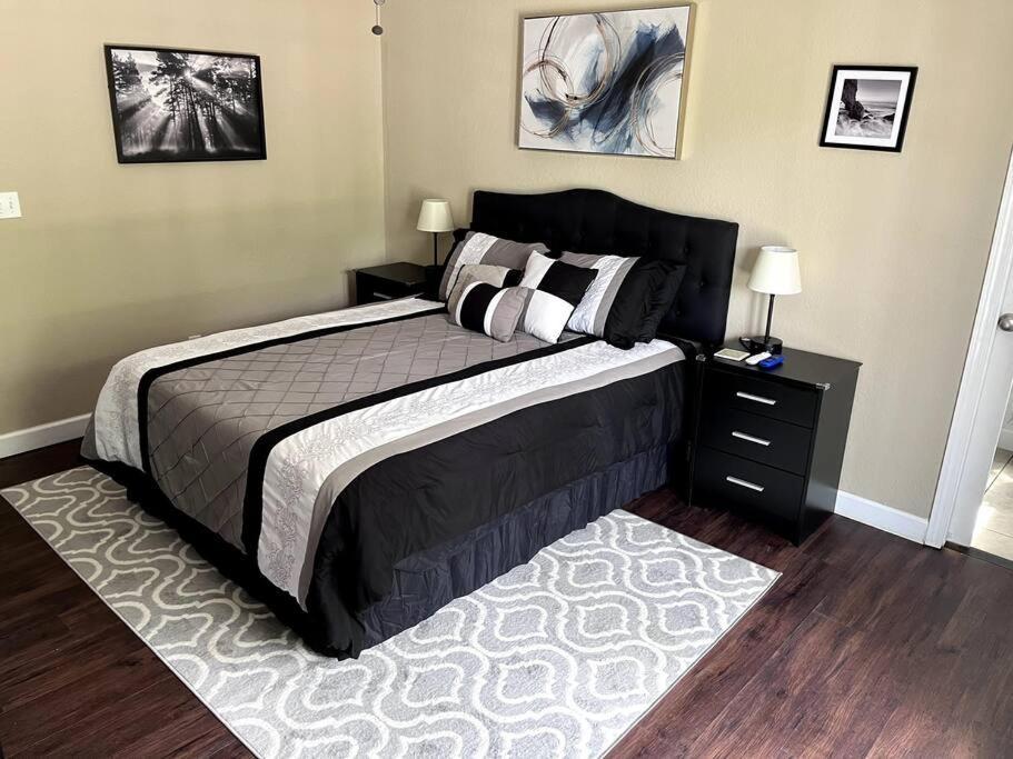 Skinny Big House In Jefferson City Екстериор снимка