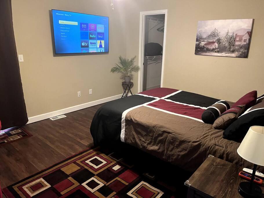 Skinny Big House In Jefferson City Екстериор снимка